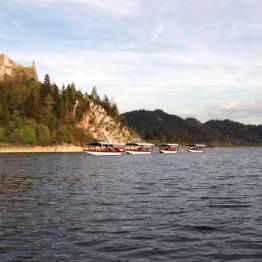 CZORSZTYNIANKA kruizai gondolomis po Czorsztyńskie ežerą apgyvendinimas JĘDRUŚ Lenkija Pieniny